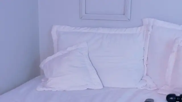 VioletBloomm webcam