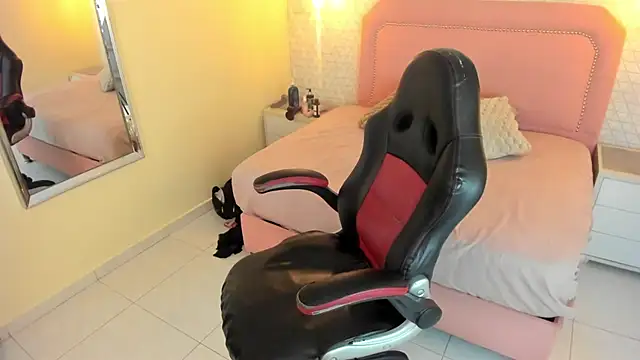 MEREDITHBENSON webcam