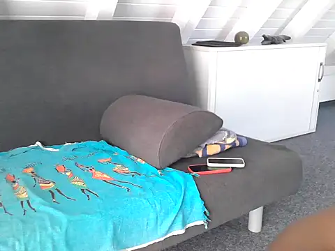 petiteebony_81 webcam