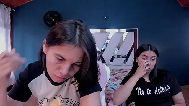 Soffy_and_Emily webcam