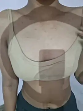 Aarti_951753 webcam