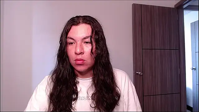 Yigolo__ webcam