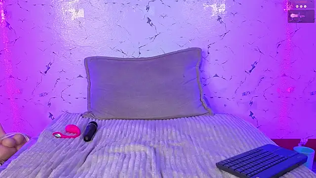 andrea_miller1 webcam