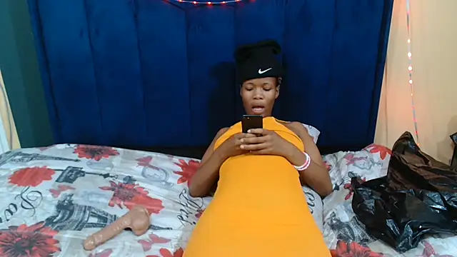 HotCreamyTea webcam
