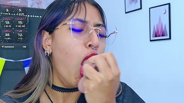 Raven_Gloomy webcam