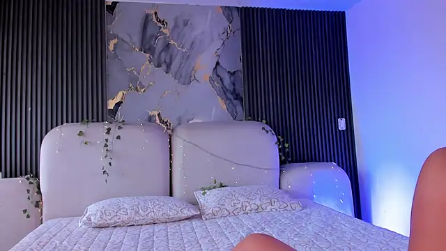 CarolineFyre webcam