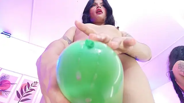 maddie_t18 - Maddie_T18's free webcam - UK Sex Cams