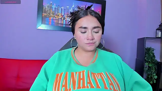 Lucyy_tits webcam