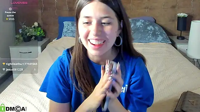 Elly_B1oom webcam