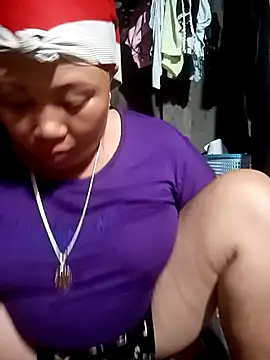 NyloveSquirt webcam