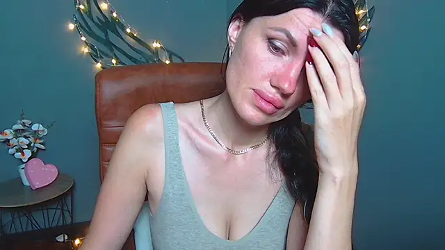 MilaLoona webcam