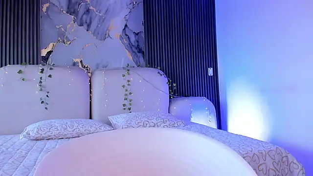 CarolineFyre webcam