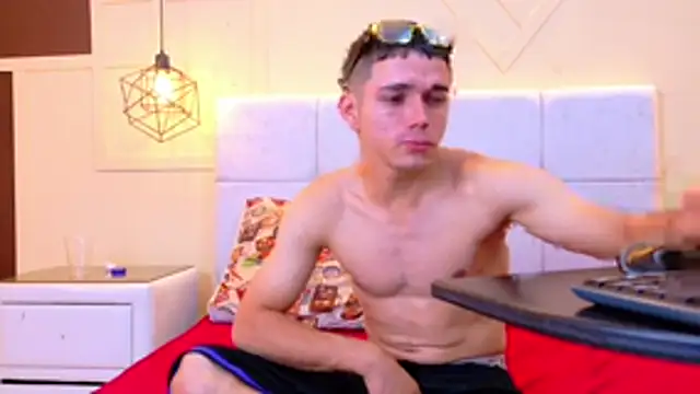 zoeandalex_ - ZoeANDAlex_'s free webcam - UK Sex Cams