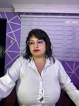 MiiaaJoness webcam