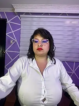 MiiaaJoness webcam