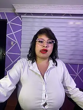 MiiaaJoness webcam