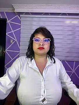 MiiaaJoness webcam
