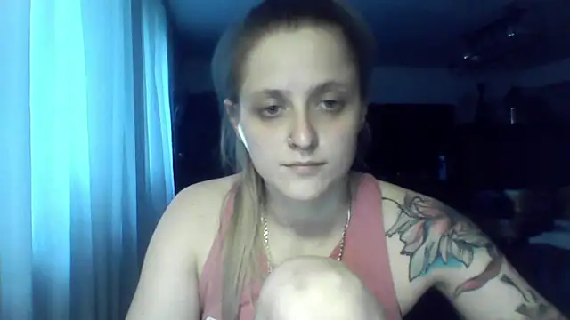 LeaWetGirl webcam