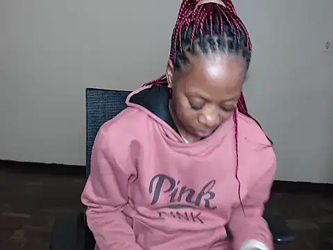 QUEENMANDYY webcam
