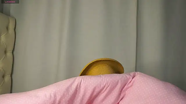 LunaLeez webcam