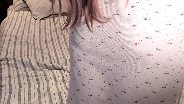 LauraleeJuran webcam