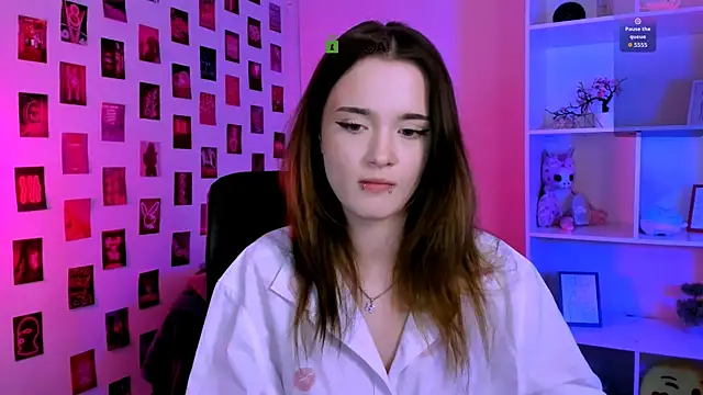 liana_kisses webcam