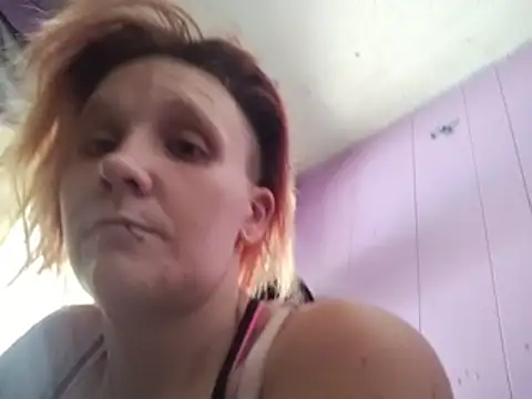 Sexystonermom live cam on StripChat