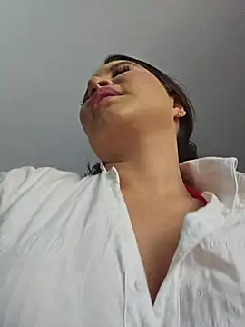 Pretty_Julieta webcam