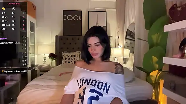 ParisianDoll webcam
