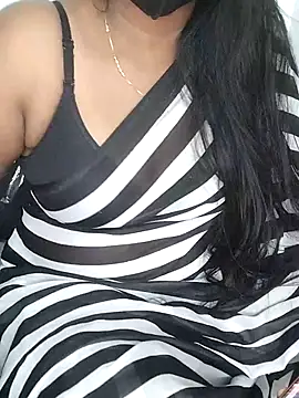 Tamil_Azhaghi webcam