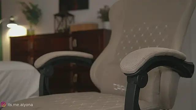 Alyonaqueen_ webcam