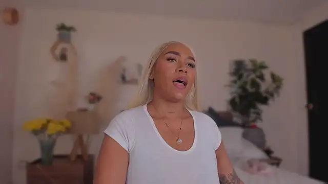 YariRose webcam
