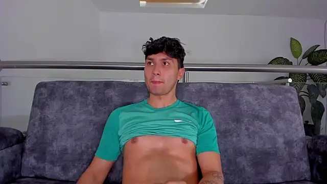 Valerio_James7 webcam