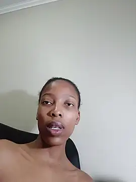 MsParisSmith webcam