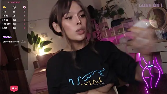 LooveLolitaa69 webcam