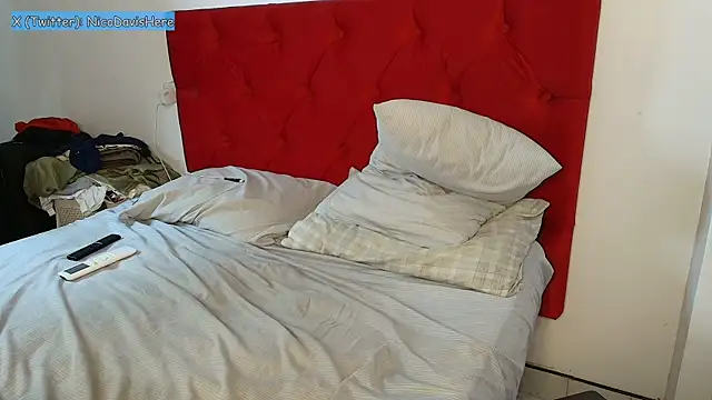 NicoDavisOfficial webcam