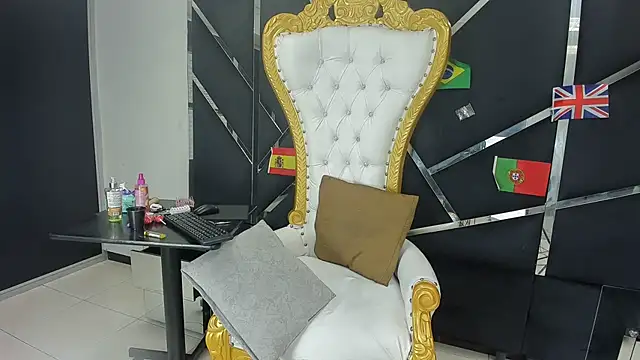 Aisha_hotts777 webcam