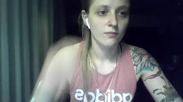 LeaWetGirl webcam
