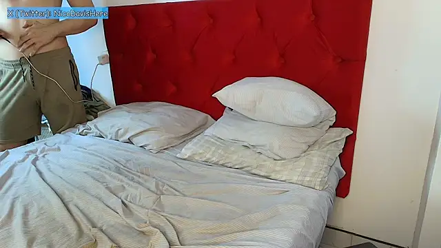 NicoDavisOfficial webcam