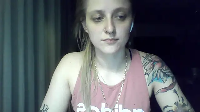 LeaWetGirl webcam