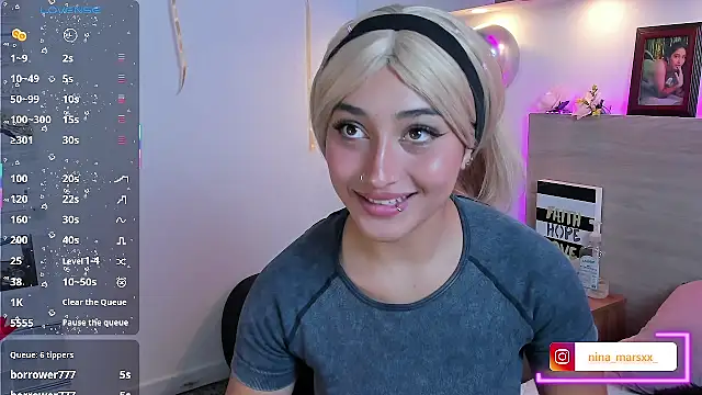 Nina-Mars live cam on StripChat
