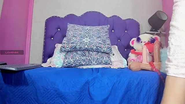Mara_Summerr webcam
