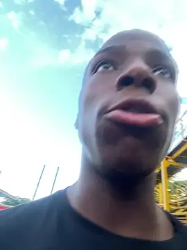 חדר צ'אט בשידור חי של CharlesBrown_