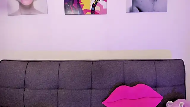 Maylin_Garcia live cam on StripChat