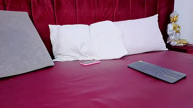 sofiaa_snoww live cam on StripChat