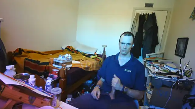 JohnnyMoves webcam
