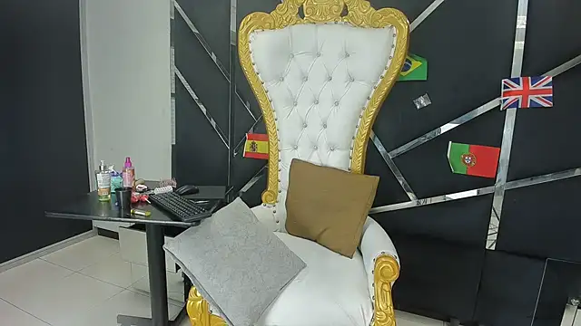 Model: Aisha_hotts777