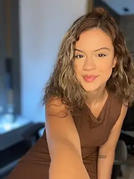 Alisha-Bond webcam