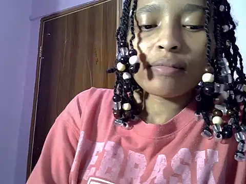 Badgalheloves webcam