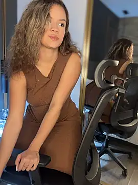 Alisha-Bond webcam